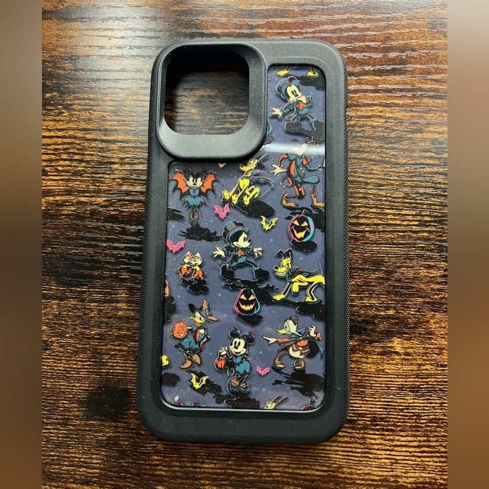 NWOT Disney parks EXCLUSIVE iPhone case